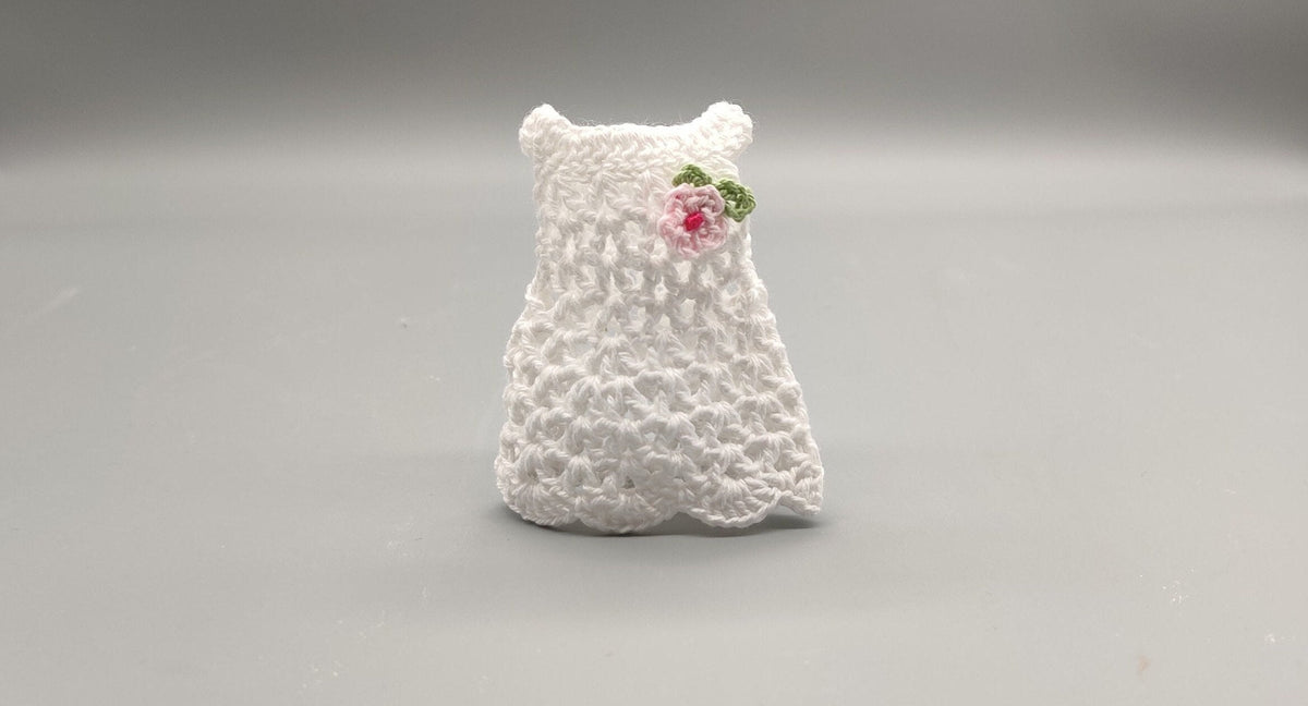 Set of 6 - White Baby Dress, Baby shower favors, Baby welcome favors, Crochet mini dress, cute party favors, quinceanera