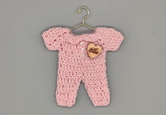 Personalized Pink Mini Crochet Baby Favors with Engraved Charm & sealed with card, Set of 6, Heart, Cross, Dove charms, Baby shower, baptism