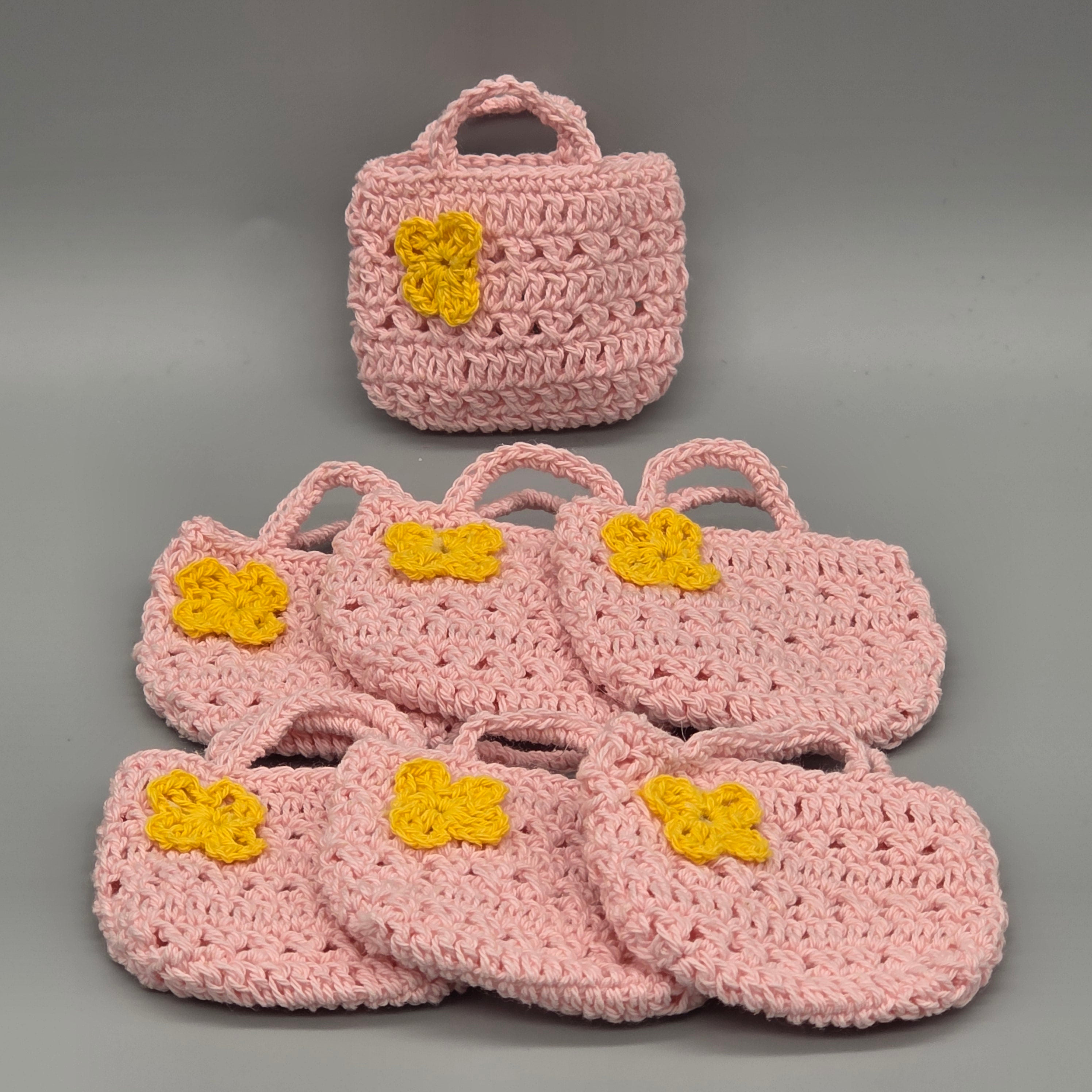 Pink crochet mini purse favor perfect for chocolate, Baby pink crochet bag with flower, Baby Shower Favor, Gift Bag, 6 pieces, Baby Welcome
