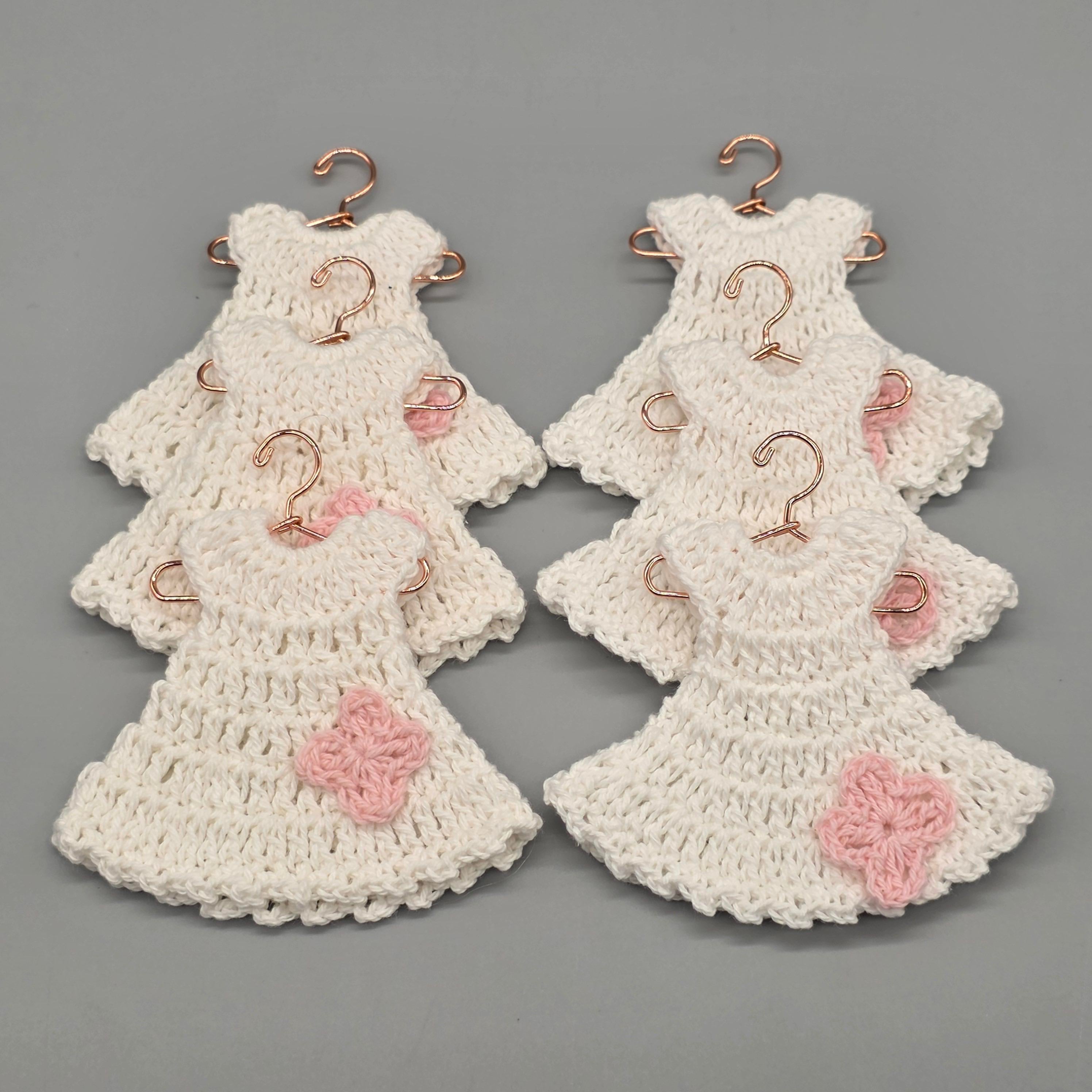 Set of 6 - White mini-crochet party favor - party gift - Mini-dress with Pink Flower, Baby shower favors, Baby Pink, Baby welcome, Crochet mini dress, quinceanera communion