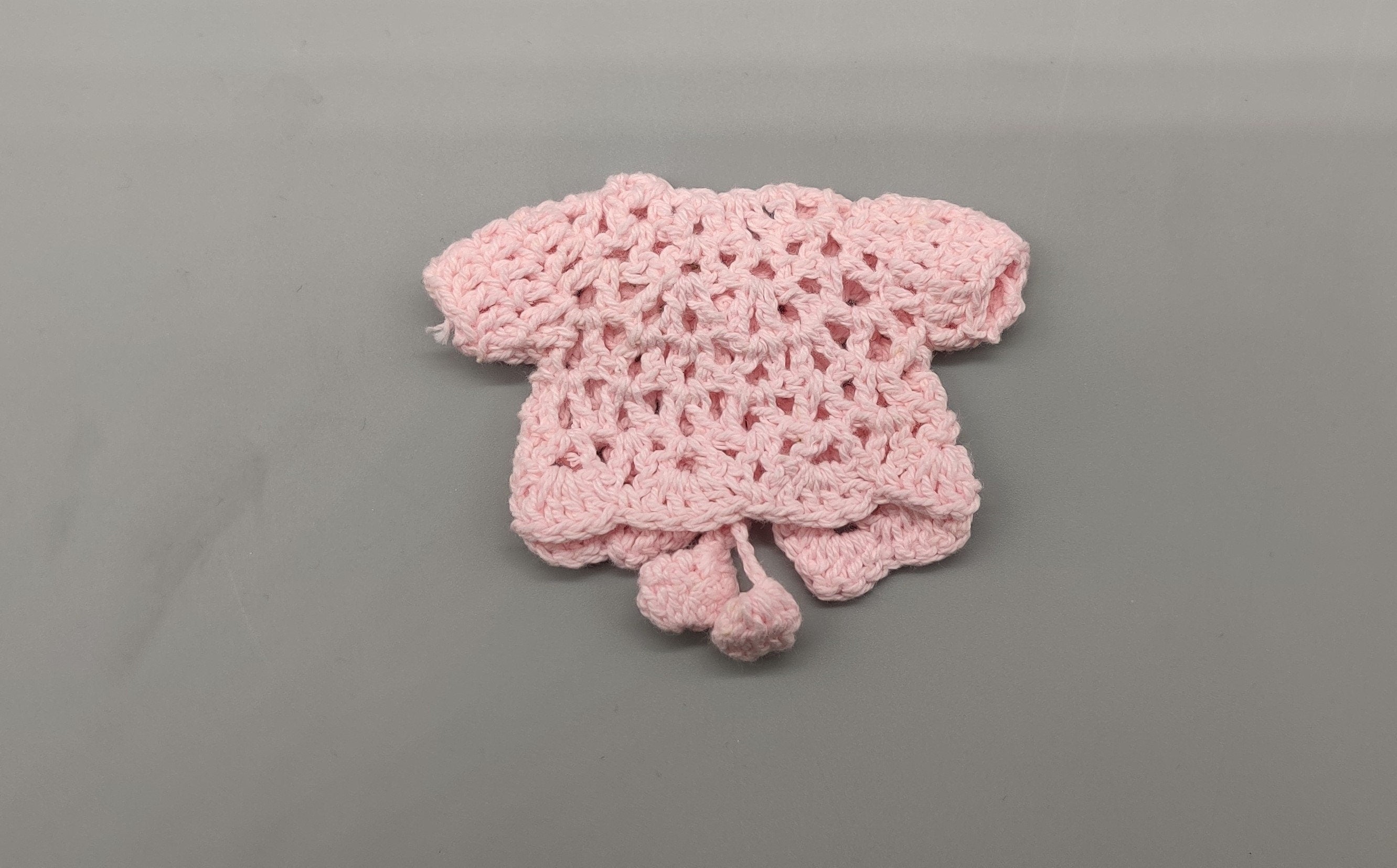 Baby pink knit crochet mini jacket with floral design, cute favors, baby shower, baby welcome, crochet favors, baby shower favours, Set of 6