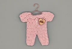 Personalized Pink Mini Crochet Baby Favors with Engraved Charm & sealed with card, Set of 6, Heart, Cross, Dove charms, Baby shower, baptism