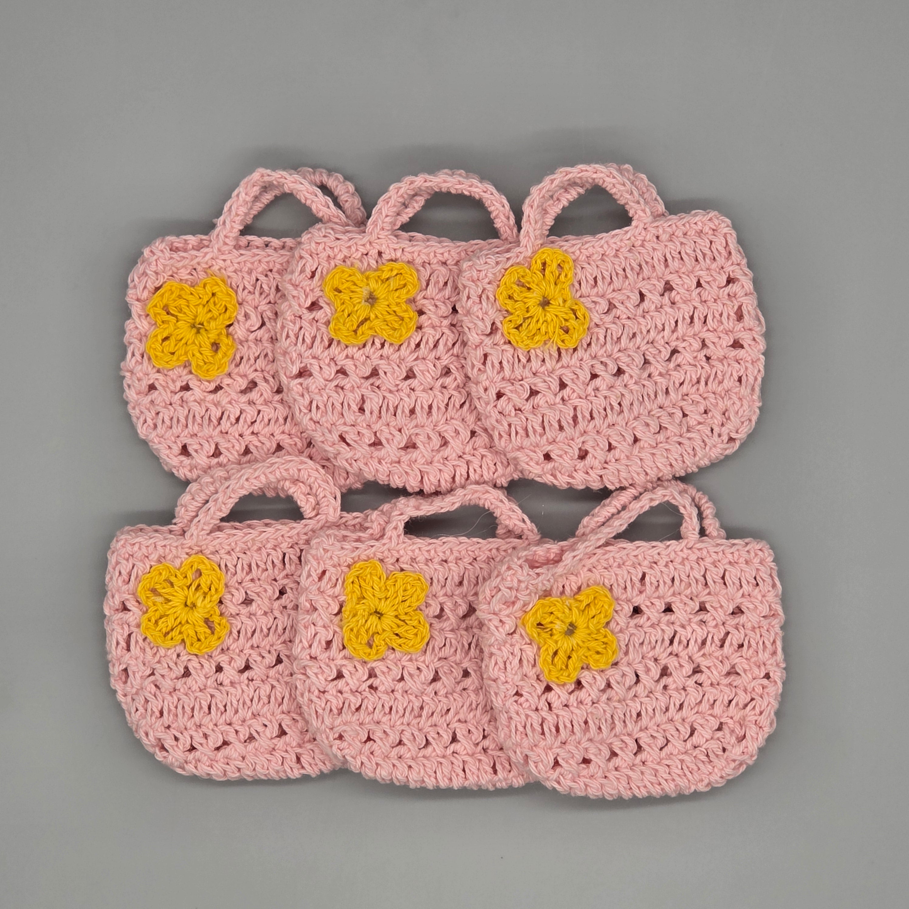 Pink crochet mini purse favor perfect for chocolate, Baby pink crochet bag with flower, Baby Shower Favor, Gift Bag, 6 pieces, Baby Welcome