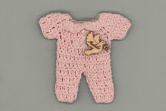 Personalized Pink Mini Crochet Baby Favors with Engraved Charm & sealed with card, Set of 6, Heart, Cross, Dove charms, Baby shower, baptism