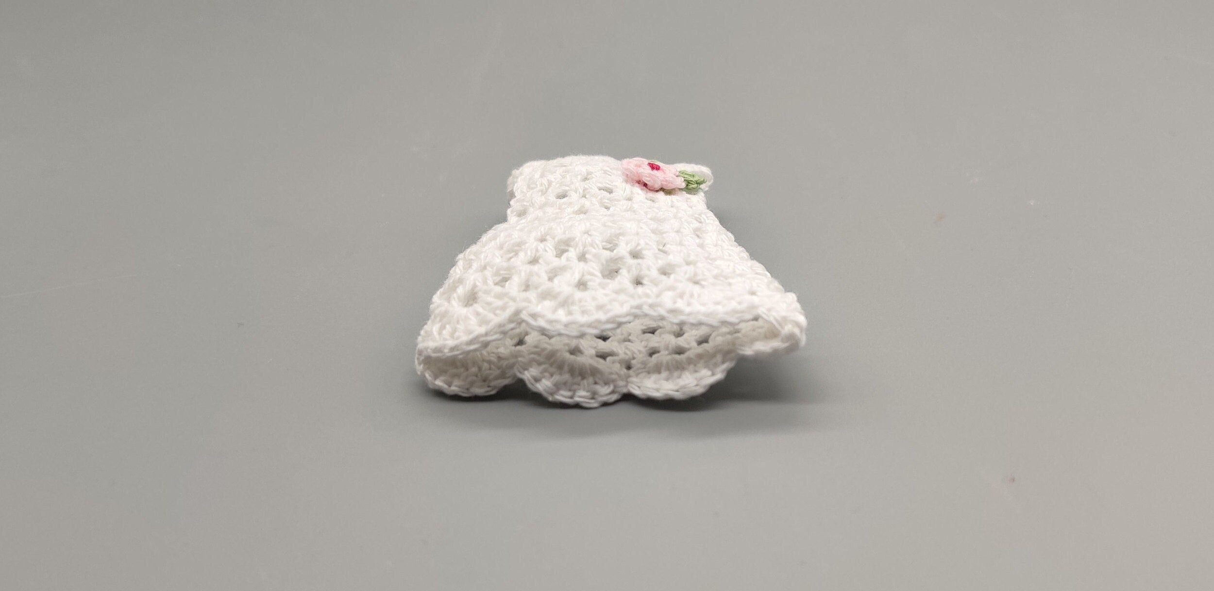 Set of 6 - White Baby Dress, Baby shower favors, Baby welcome favors, Crochet mini dress, cute party favors, quinceanera