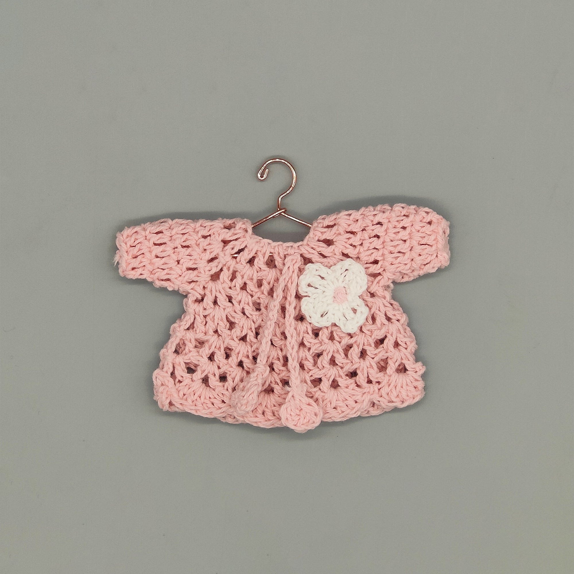 Baby pink knit crochet mini sweater with cute flower, baby shower favors, event favors, crochet favors, newborn favors, Set of 6