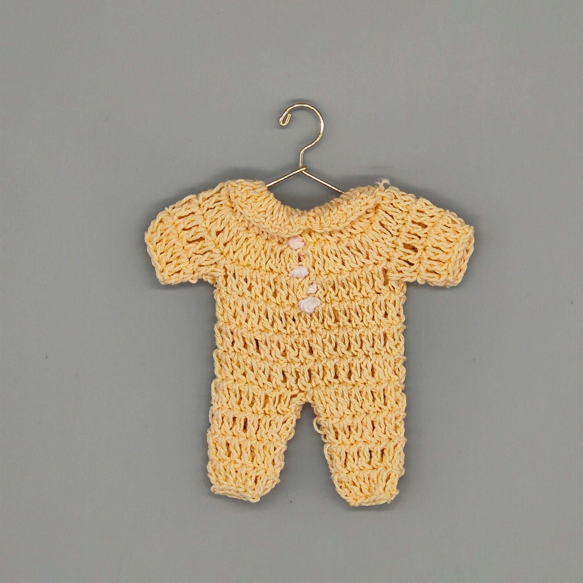 Adorable mini crochet yellow onesie favor, baby outfit, hanger and rack options available, party favor, baby shower, gender reveal, Set of 6