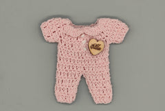 Personalized Pink Mini Crochet Baby Favors with Engraved Charm & sealed with card, Set of 6, Heart, Cross, Dove charms, Baby shower, baptism