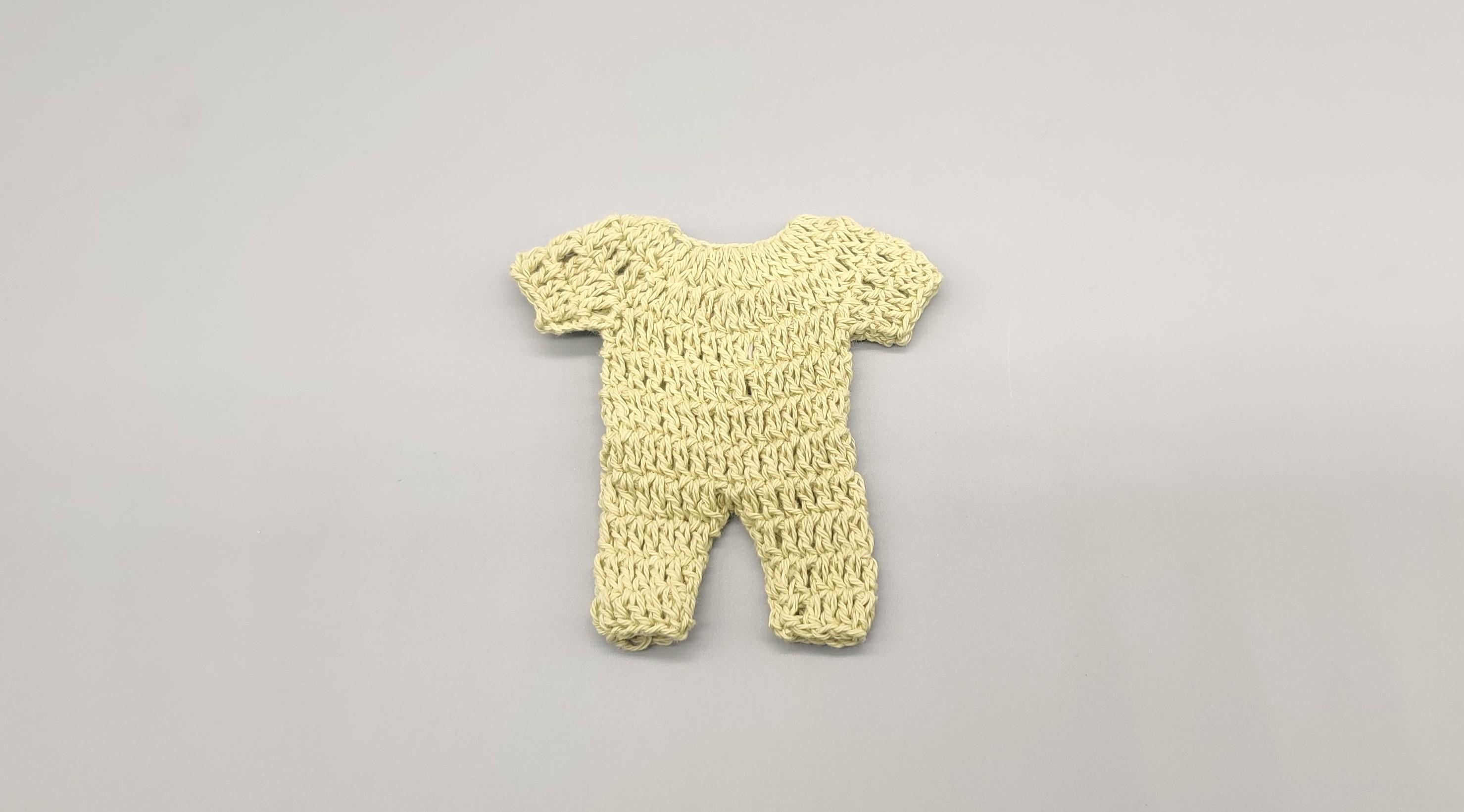 Set of 6 - Baby shower favors, Baby Green, Baby welcome favors, Crochet mini outfit, cute party favors, crochet favors