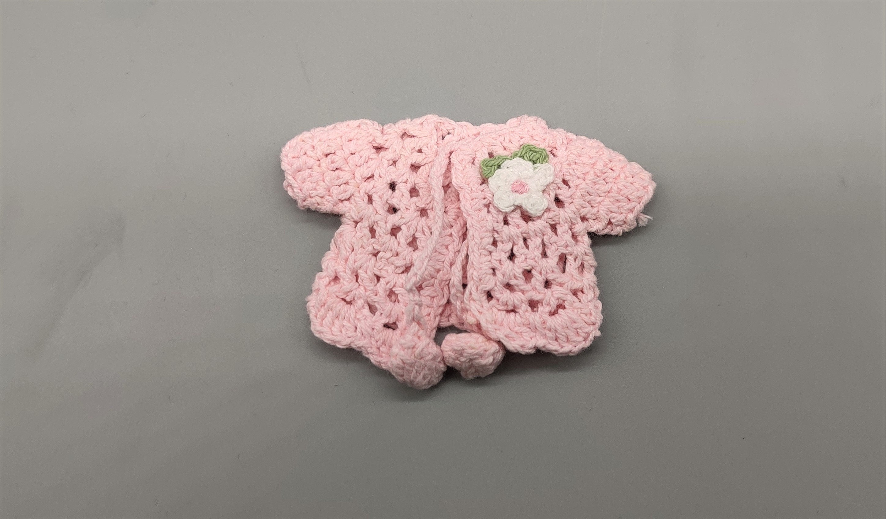 Baby pink knit crochet mini jacket with floral design, cute favors, baby shower, baby welcome, crochet favors, baby shower favours, Set of 6