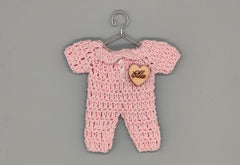 Personalized Pink Mini Crochet Baby Favors with Engraved Charm & sealed with card, Set of 6, Heart, Cross, Dove charms, Baby shower, baptism