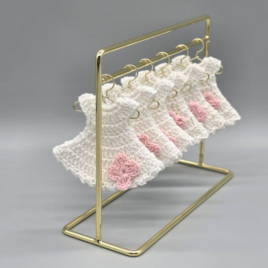 Set of 6 - White mini-crochet party favor - party gift - Mini-dress with Pink Flower, Baby shower favors, Baby Pink, Baby welcome, Crochet mini dress, quinceanera communion