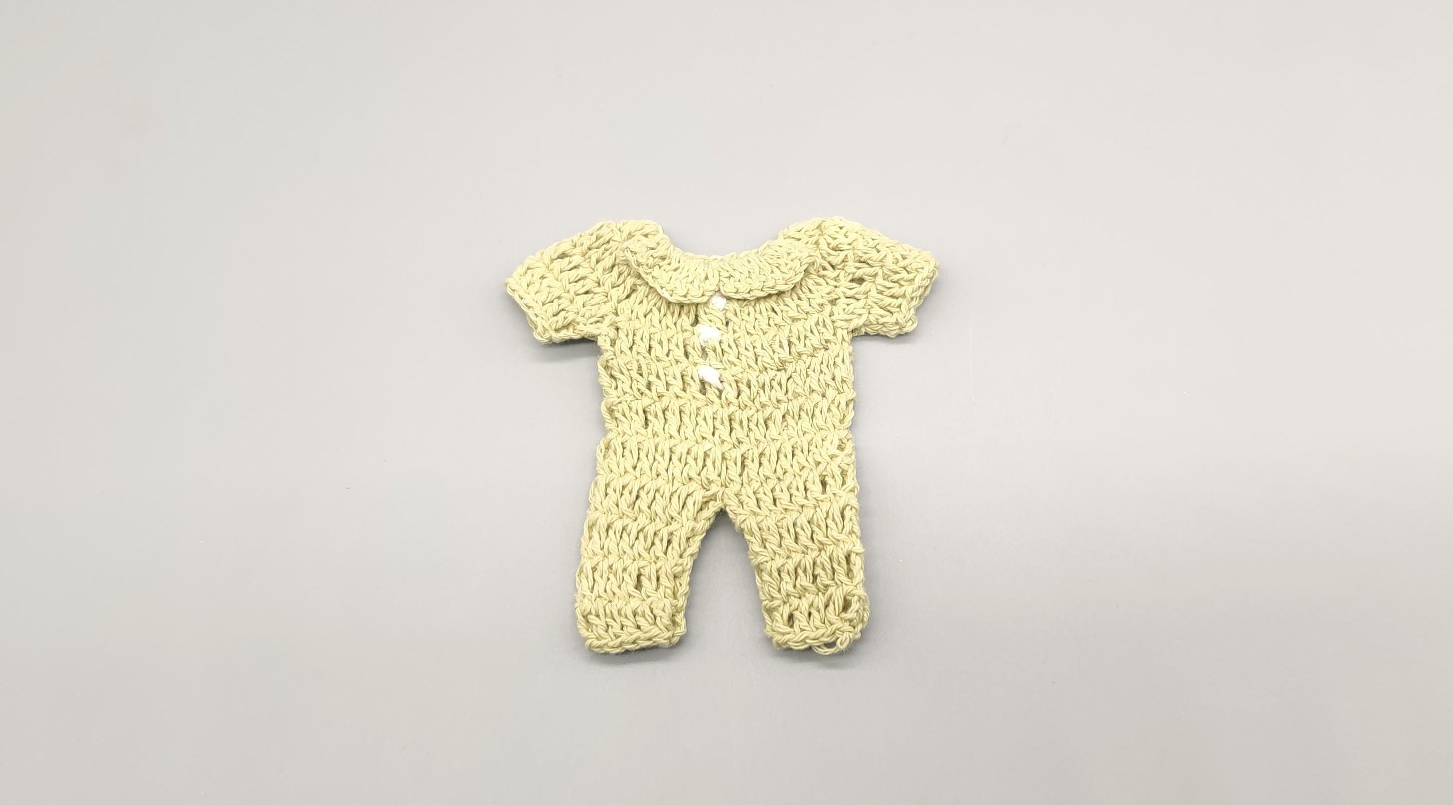 Set of 6 - Baby shower favors, Baby Green, Baby welcome favors, Crochet mini outfit, cute party favors, crochet favors