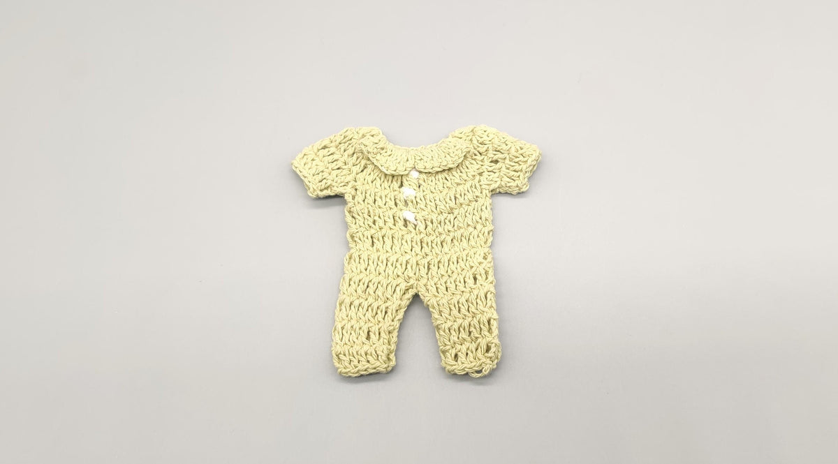 Set of 6 - Baby shower favors, Baby Green, Baby welcome favors, Crochet mini outfit, cute party favors, crochet favors