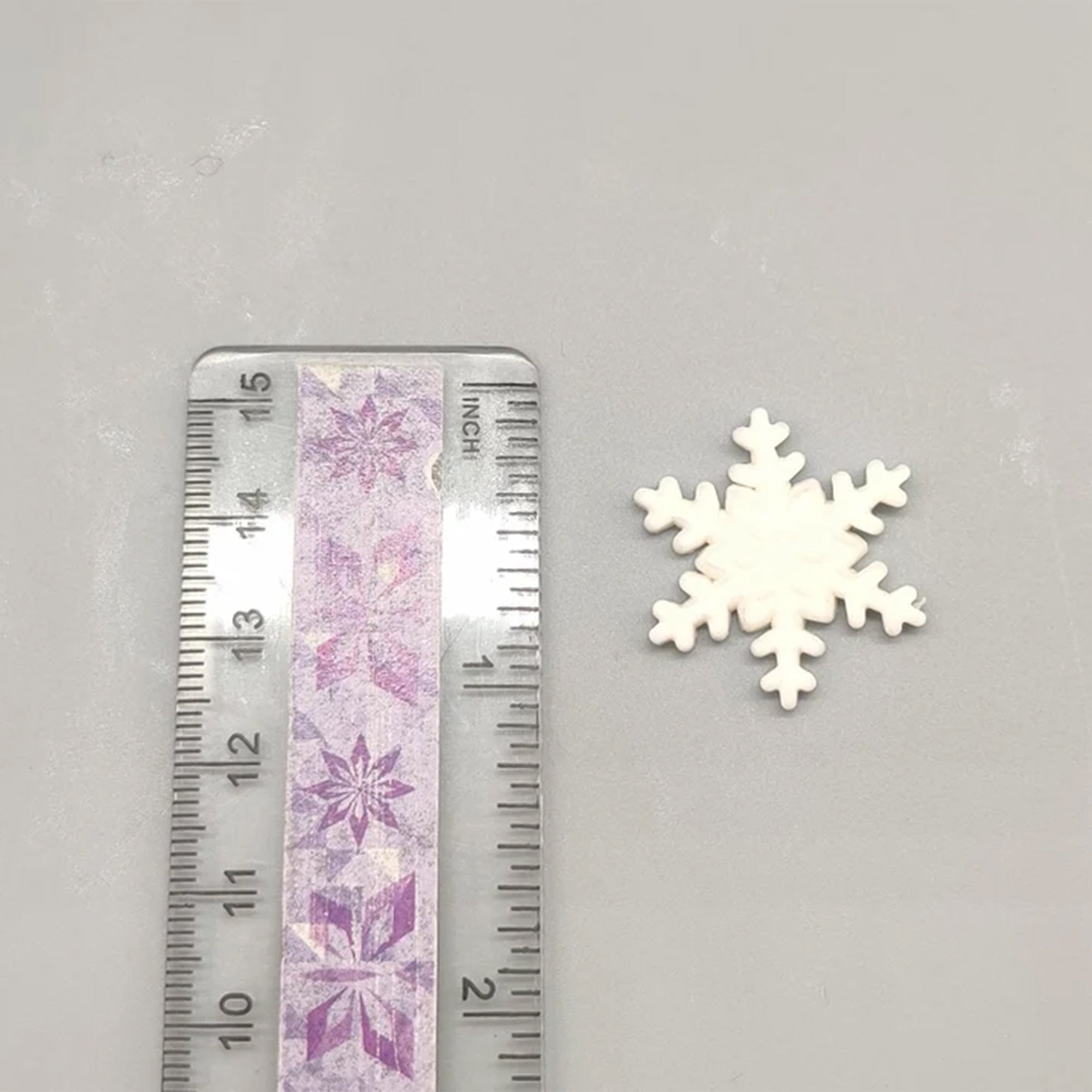 Fondant edible snowflakes - 24 pcs - 3 sizes - 8 of each size - Frozen snowflakes