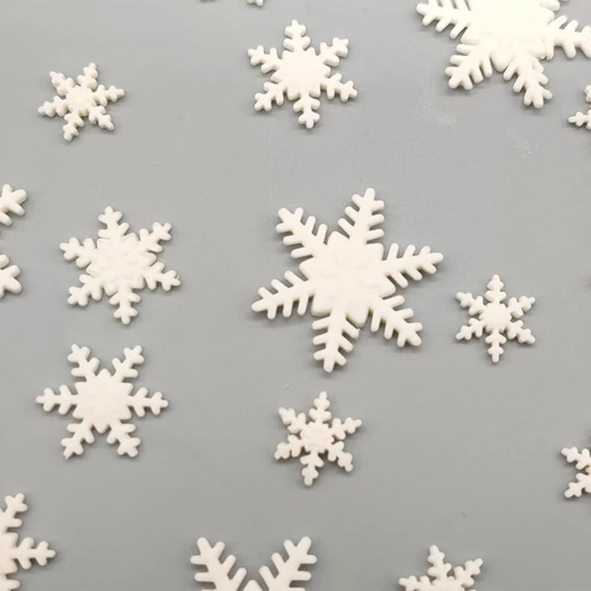 Fondant edible snowflakes - 24 pcs - 3 sizes - 8 of each size - Frozen snowflakes
