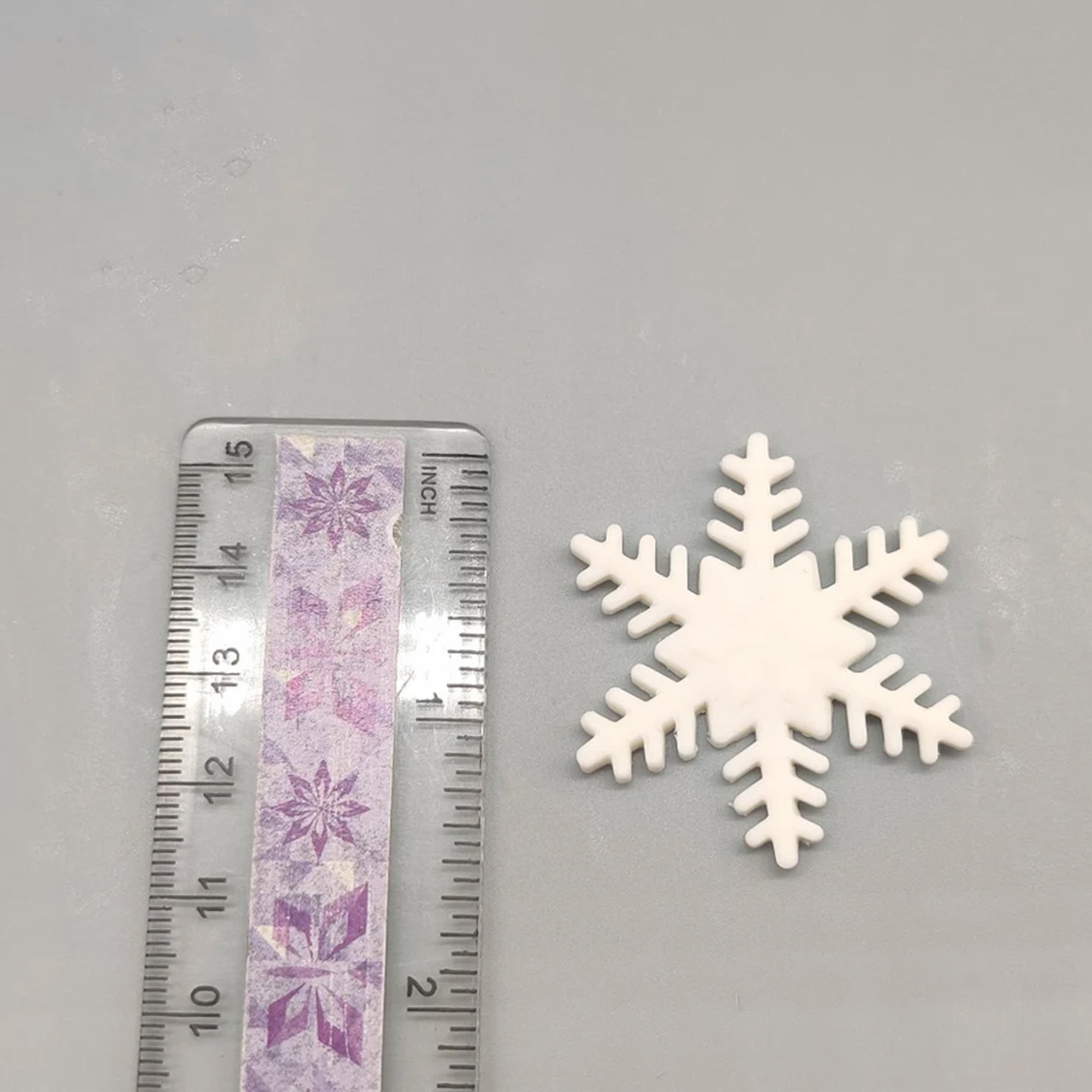 Fondant edible snowflakes - 24 pcs - 3 sizes - 8 of each size - Frozen snowflakes