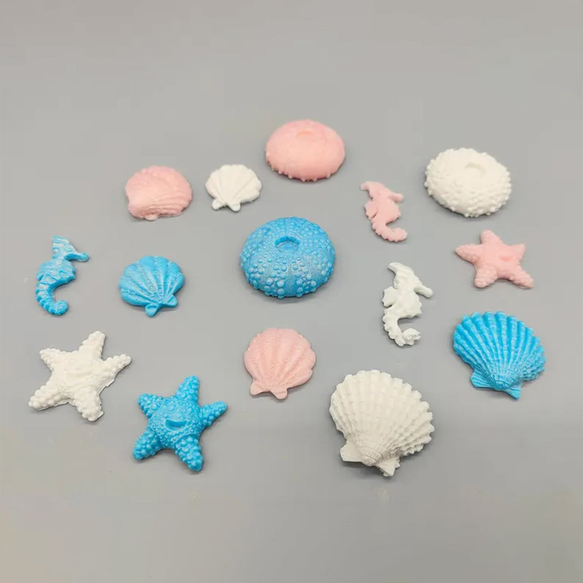Sweet seascapes! Edible Fondant Underwater Sea Life: Seashells, Urchins, Starfish & Seahorses - 15 pieces in blue, pink, white with shimmer.