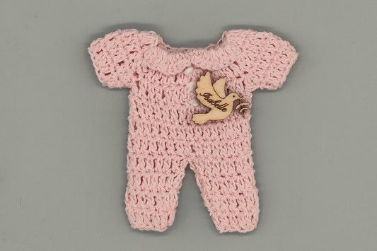 Set of 6 Personalized Pink Crochet Baby Favors with Egraved Charm – Baby Shower & Baptism