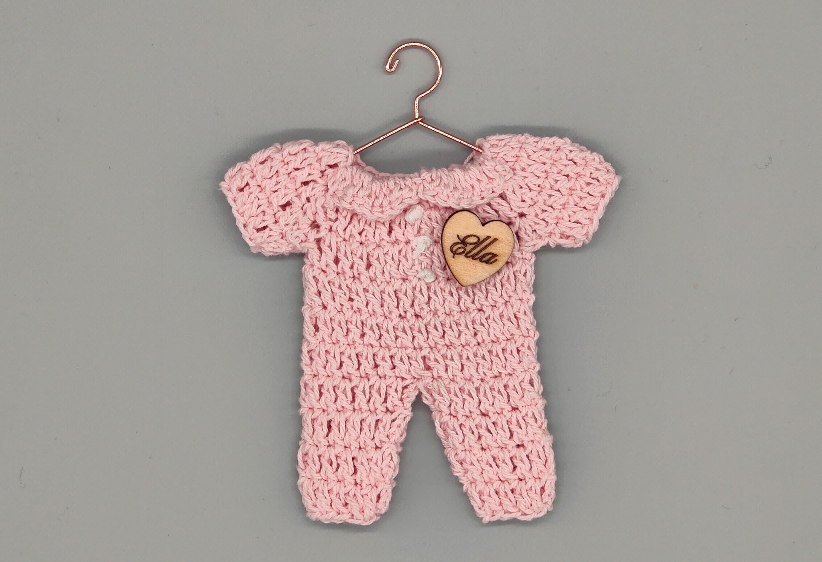 Set of 6 Personalized Pink Crochet Baby Favors with Egraved Charm – Baby Shower & Baptism
